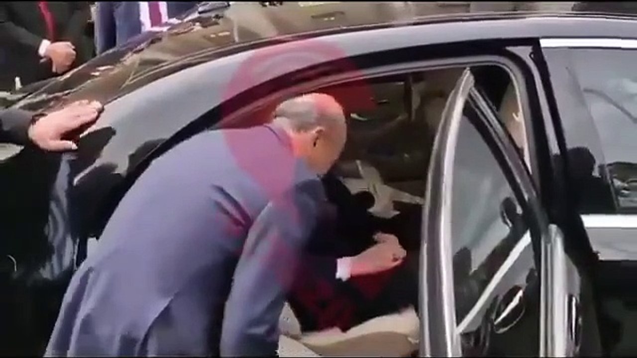Süleyman Soylu elini öpmek istedi, Bahçeli izin vermedi