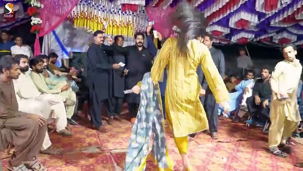 Dance perform by Aadi malik