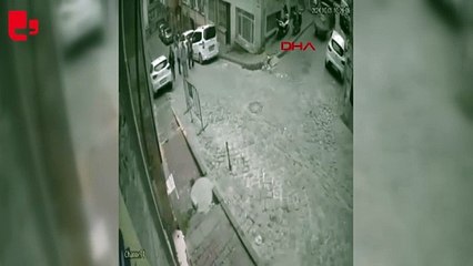 Sürücüsünün el frenini çekmeyi unuttuğu minibüs kaydı