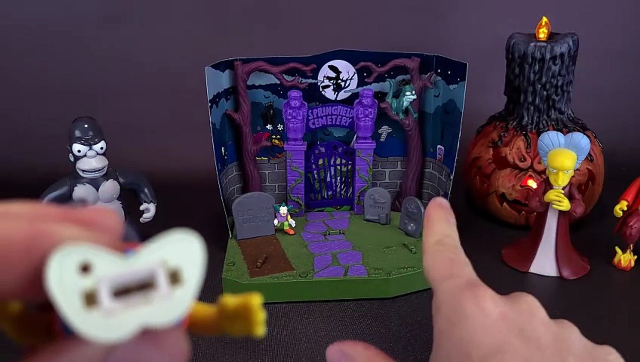 Playmates Simpsons Treehouse of Horror Springfield Cemetery ToysrUs Exclusive