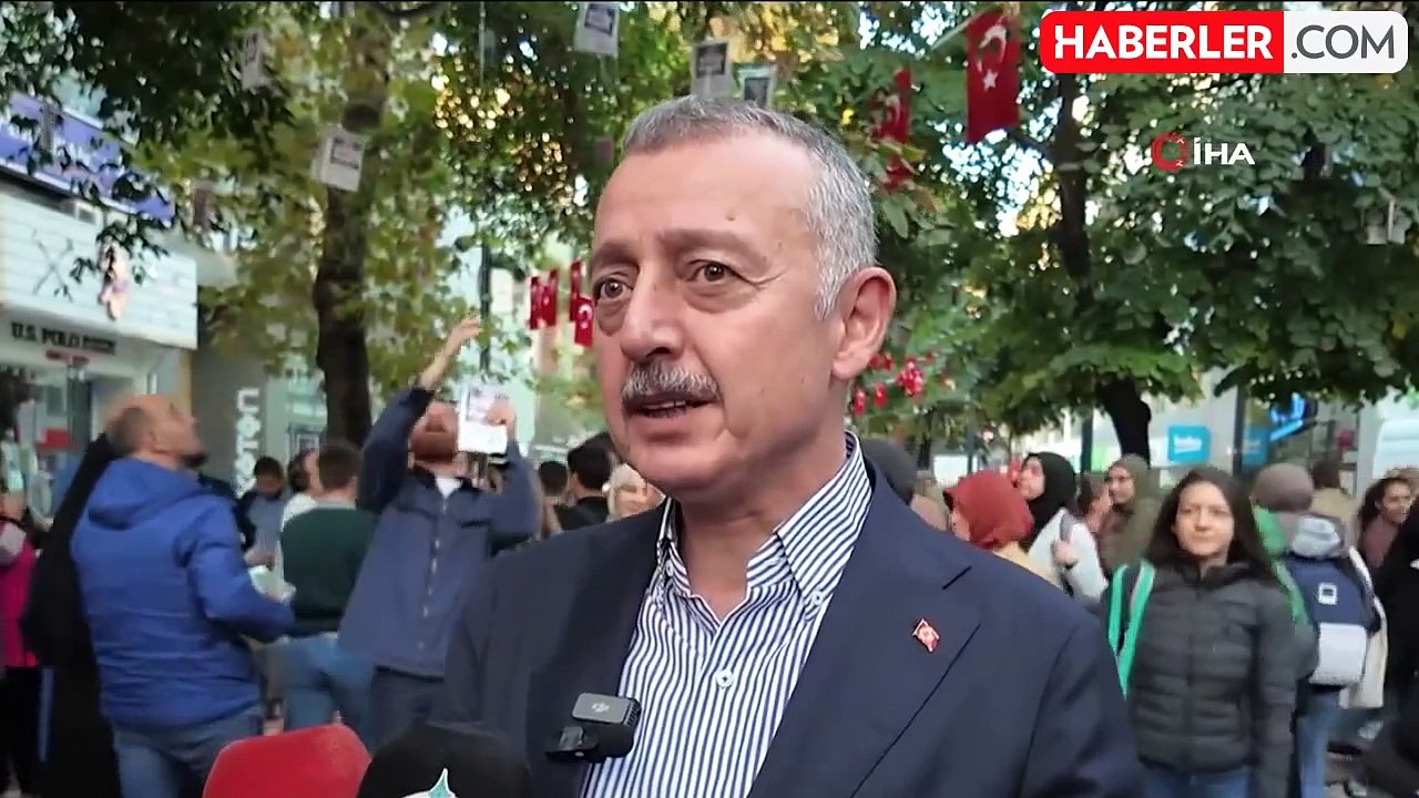 Asırlık çınarlar kitap açtı, 5 bin kitap 5 dakikada toplandı