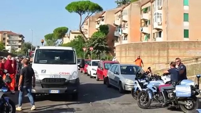 Perseguitava ragazza e aggredisce i poliziotti, arrestato