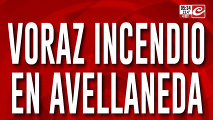 Voraz incendio consume fábrica de transformadores en Avellaneda: hay peligro de derrumbe y vecinos autoevacuados