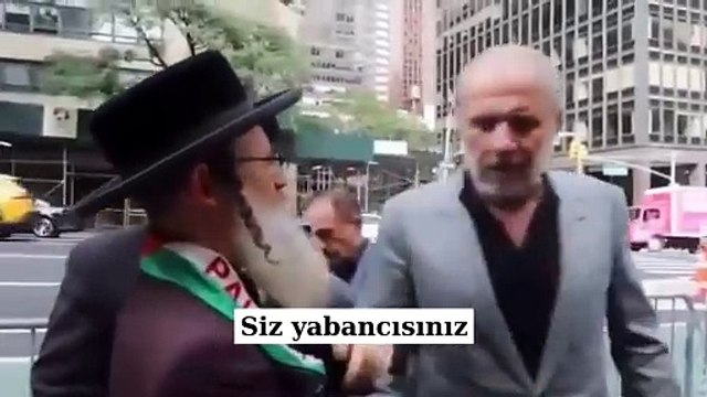 Bir Yahudi ve Siyonist New York sokaklarında tartıştı! Sizin aşağılık devletiniz...