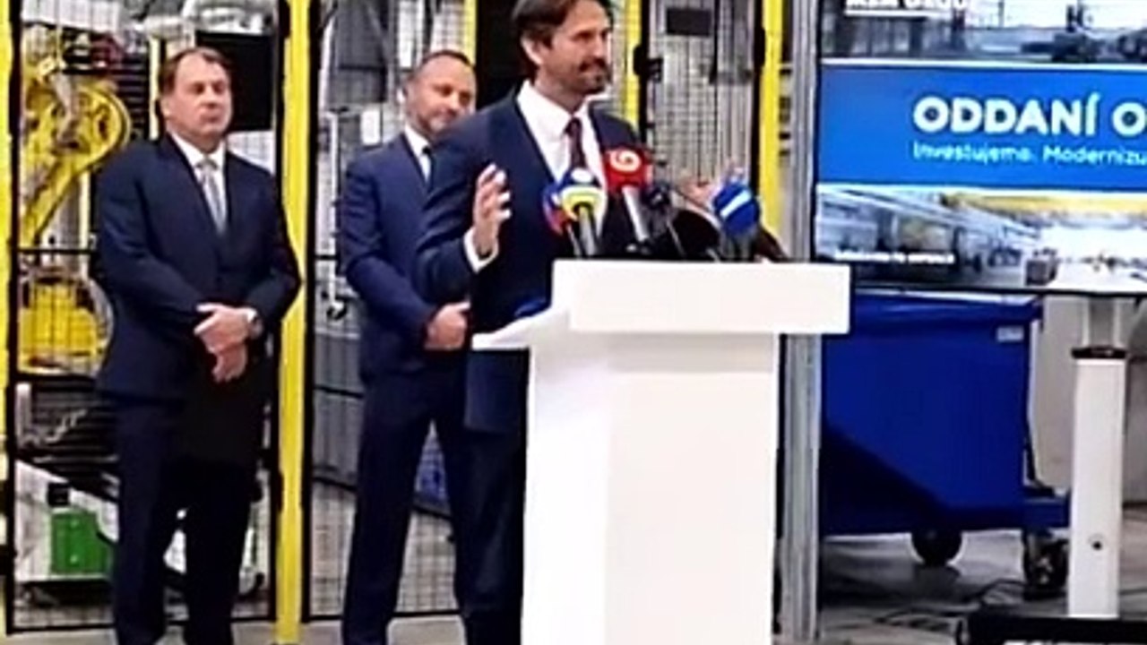 ZÁZNAM: ZVS holding otvoril v Snine novú linku na výrobu tiel delostreleckej munície