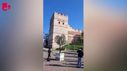 Fatih'te vahşet: İki kadını katletti, kestiği kafayı surdan aşağı attı