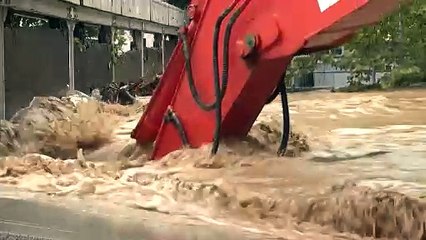 Vastas inundaciones en Bosnia dejan al menos una decena de muertos