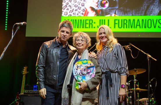 Noel Gallagher surprises long-time Oasis photographer Jill Furmanovsky with an ICON Award at Abbey Road Music Photography Awards