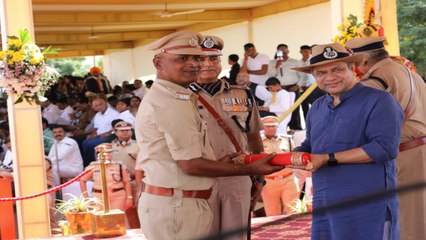 रेलमंत्री ने आरपीएफ एसएसआई श्रीवास्तव को किया सम्मानित