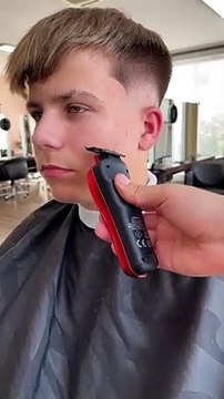 „Ich glaub es riecht nach Döner“ #barber #friseur #skinfade #midfade #curlyhair #locken #texture #f