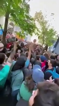 Agredieron a piñas, patadas y huevazos a los diputados libertarios Romo y Santurio