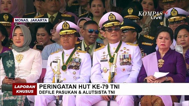 Detik-Detik 8 Prajurit TNI Lakukan Demo Pendaki Serbu dari Puncak Monas