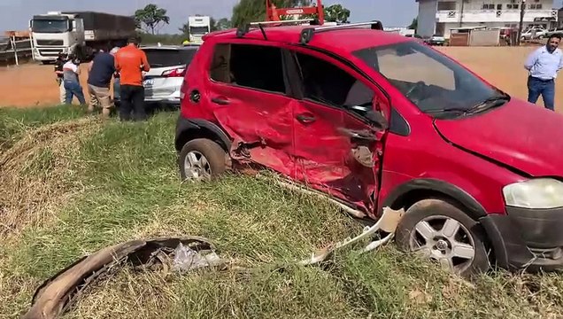 Mulher e duas crianças ficam feridas em grave colisão frontal na BR-369, em Cascavel