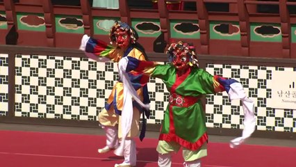풍자·해학 즐기는 전통문화 공연 '봉산탈춤' 축제 / YTN