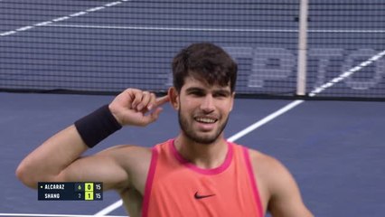 Alcaraz wins incredible point with miracle defence