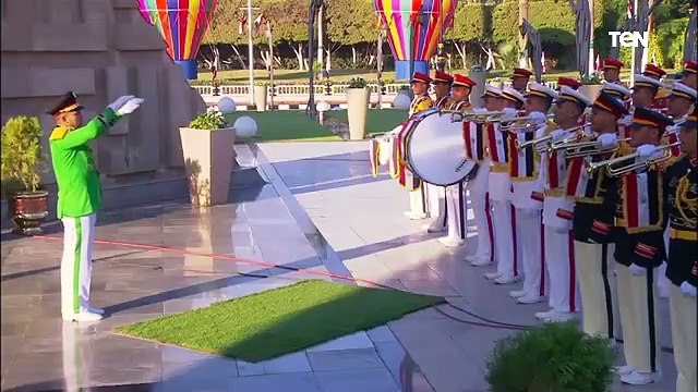 الرئيس عبد الفتاح السيسي يضع إكليلًا من الزهور على النصب التذكاري لشهداء القوات المسلحة بمدينة نصر