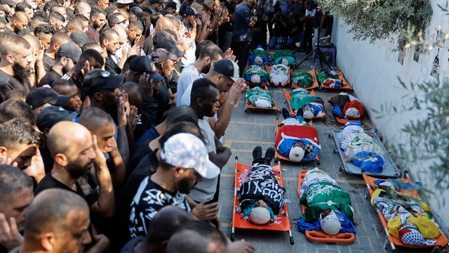Así ha sido el funeral de los 18 palestinos muertos en el mayor ataque israelí en 24 años