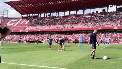 Ovación del Ramón Sánchez Pizjuán a Jesús Navas