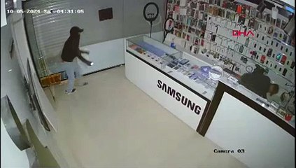 İstanbul- Esenyurt'ta sürünerek girdikleri iş yerinden 200 kiloluk kasayı çaldılar