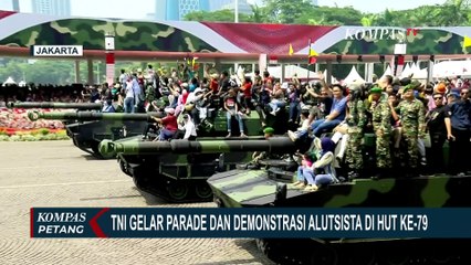 Download Video: Meriahnya HUT ke 79 TNI RI, Parade Alutsista hingga Tarian Aerobatik Jupiter TNI AU di Langit Monas