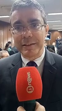 Analista do TRE-BA, Jaime Barreiros Neto explica teste com urnas eletrônicas