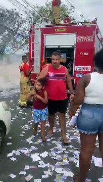Santinhos pegam fogo em bairro de Salvador e bombeiros são acionados; assista