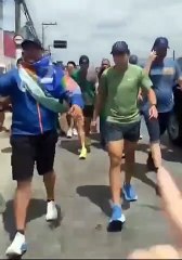 Mulher encara sozinha Pablo Marçal e apoiadores em SP: "falsificador de documento"