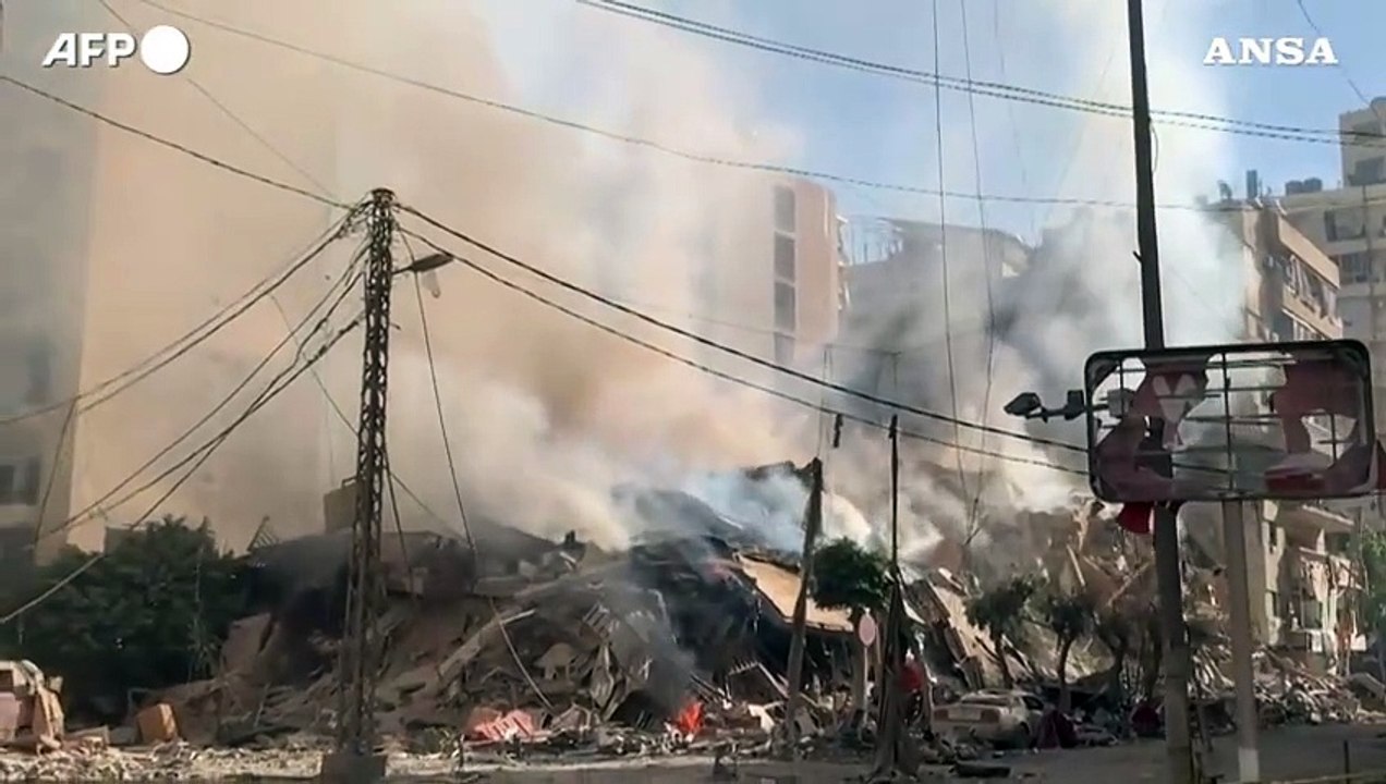 Libano, macerie e detriti dopo l'attacco a Beirut