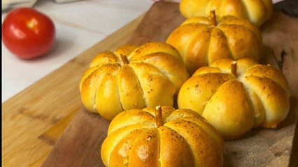 Festive Pumpkin-Shaped Pizzas Perfect for Halloween 🎃