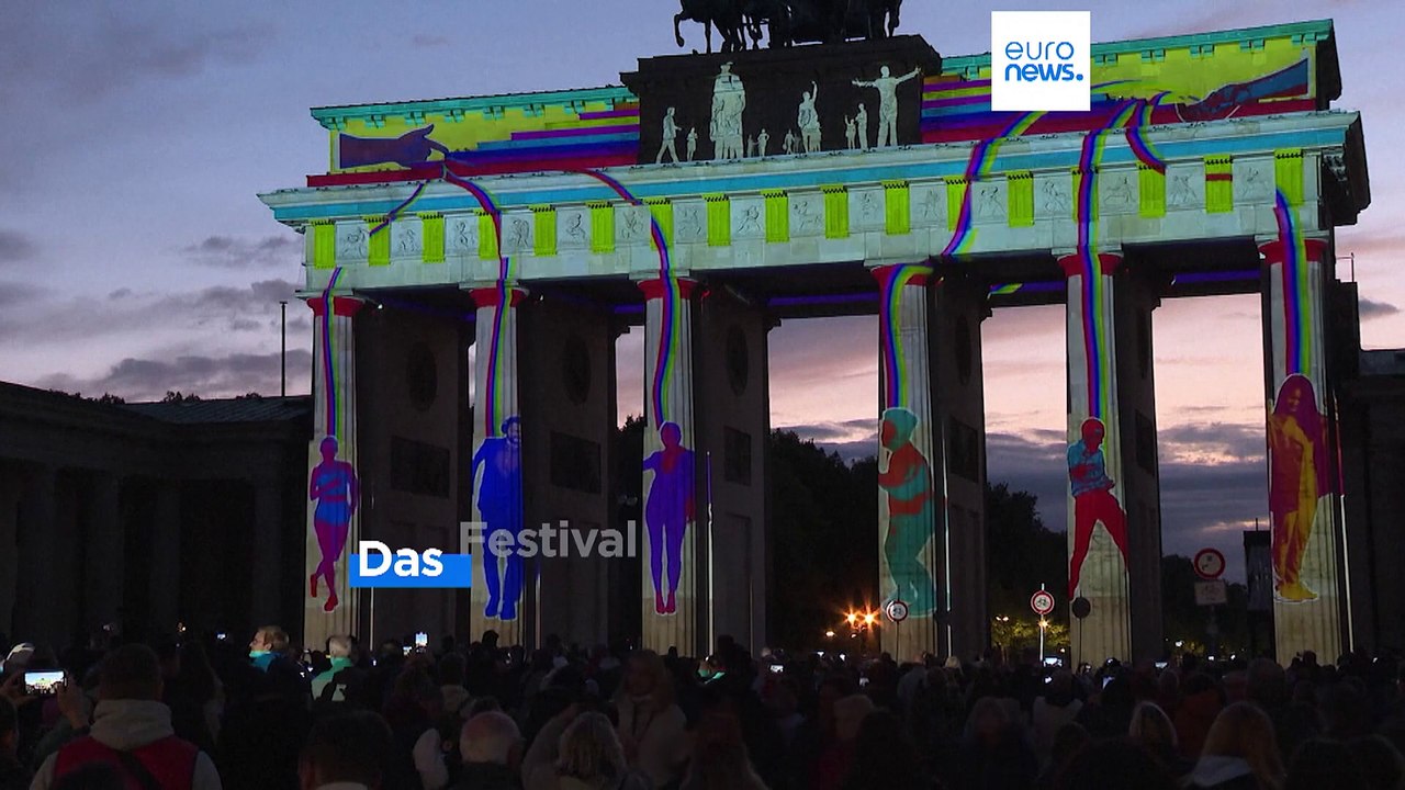 Riesenspinne und Friedenstaube locken zum 20. Berliner Lichtfest