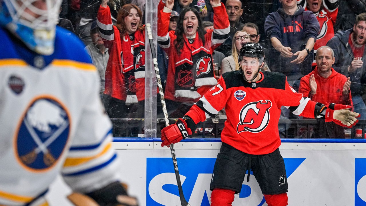 Einmal hinten rum und dann ins Tor: New Jersey jubelt erneut in Prag