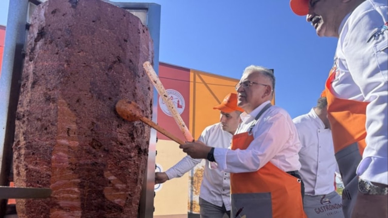 Mangalda sucuk keyfi sonrası vatandaşa şov yaptı...