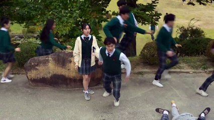 All of Us Are Dead S1E2 – Intense Zombie Action & Surprising Twists 🧟‍♂️