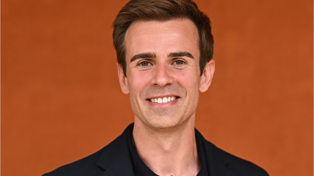 GALA VIDEO - Jean-Baptiste Marteau s’échappe avec son chéri : baignades et couchers de soleil romantiques en Grèce