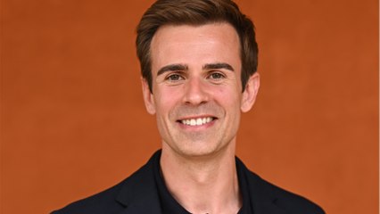 GALA VIDEO - Jean-Baptiste Marteau s’échappe avec son chéri : baignades et couchers de soleil romantiques en Grèce