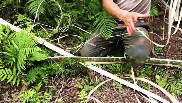 Construindo uma nova vida Ep.2 - Construindo uma casa de madeira sobre telhas de pedra natural