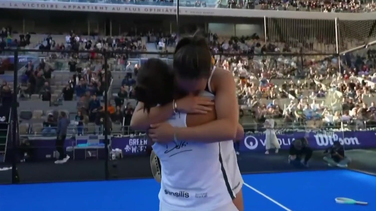 الثنائي آندريا أوستيرو وديلفينا بريا إلى نهائي بطولة باريس بريميير بادل الكبرى