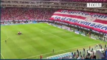 Afición de Chivas abucheó a Fernando Gago a la llegada del equipo al Estadio