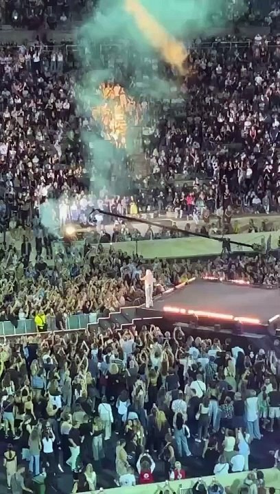 Χαμός στη συναυλία της Άννας Βίσση στο Καλλιμάρ...