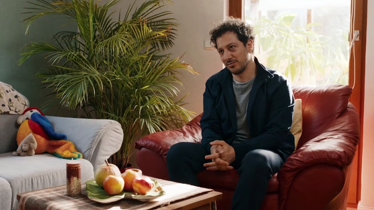 jerks. S04E07-Gräber