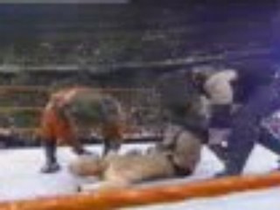 WWE - Kane & Undertaker - Double Chokeslam On Stone Cold