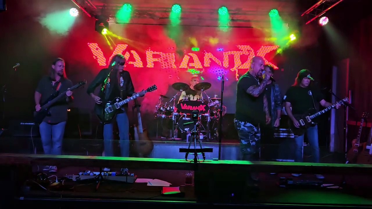 BILLY IDOL - WHITE WEDDING (PERFORMED LIVE WITH VARIANT-X AT LIQUID JOES)