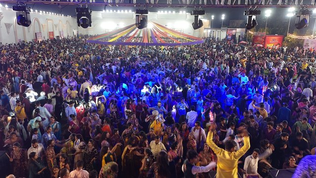 Rajasthan Patrika : डांडिया की मस्ती में डूबे Jaipurites, Video देखकर आप भी बोल उठेंगे don't miss it today