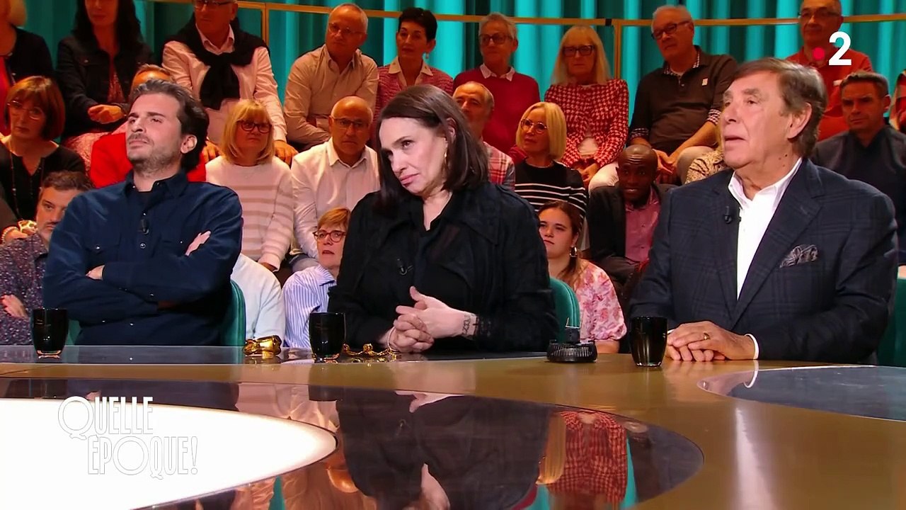 "Même Mitterrand m'avait félicitée ce jour-là" : Face à Léa Salamé dans "Quelle époque !", Béatrice Dalle revient sur son clash culte avec PPDA