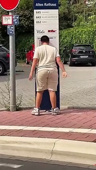 „Sind wir bei Disney+ oder warum steht eine Prinzessin vor mir“ #barber #friseur #midfade #skinfad