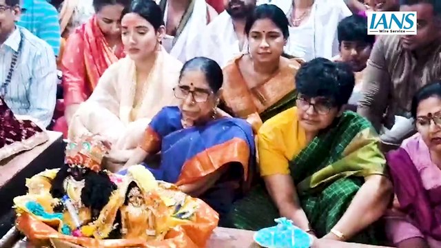 Medha Shankar's Spiritual Sojourn: Actress Joins Bhasm Aarti at Shri Mahakaleshwar Temple