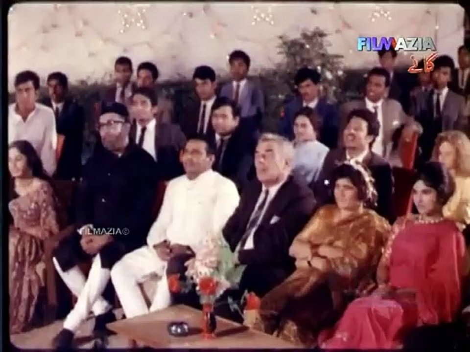 Har Aadmi Alag Sahi - Waheed Murad - Pakistani Film Zindagi Ek Safar Hai (1978) Mehndi Hassan