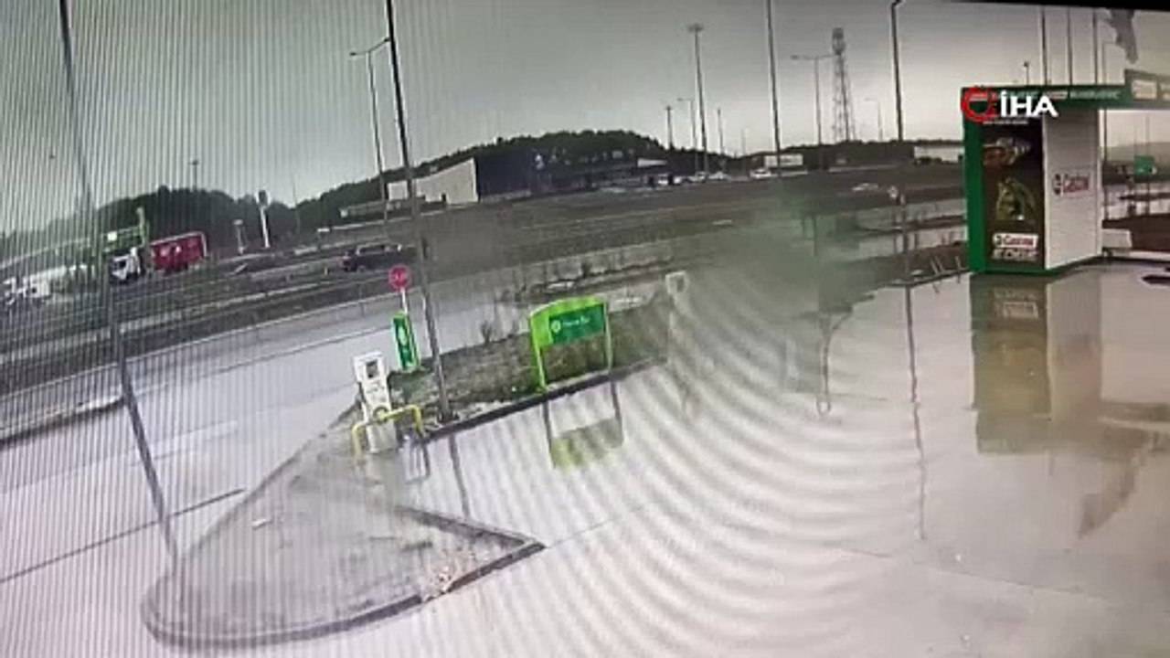 Kazaya yardım etmek isterken feci şekilde can verdi