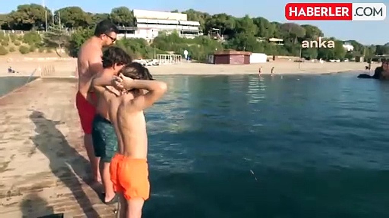 Ekim Ayında Sıcak Havanın Keyfini Çıkaran Turistler Balıkesir'de