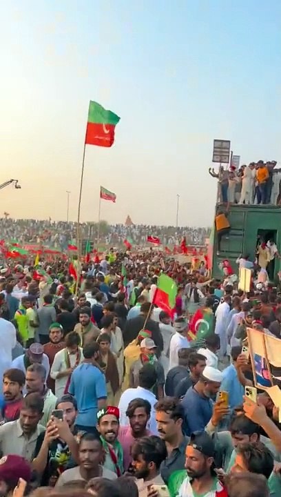 Love you Imran Khan.     Viral video
